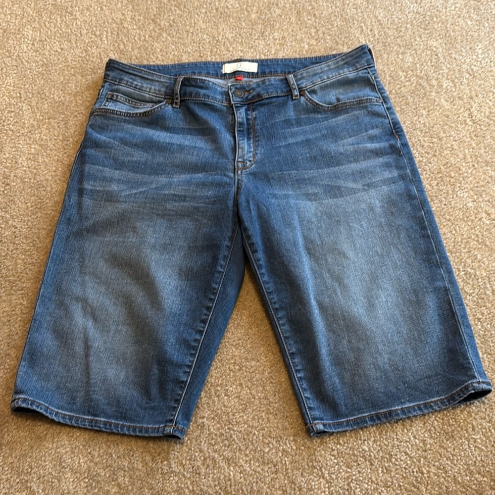 CJ by Cookie Johnson Denim Bermuda Shorts Size 32 (12)